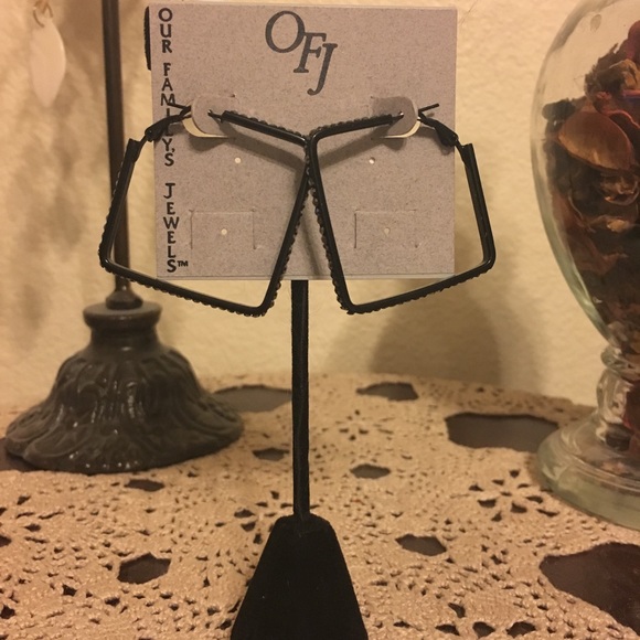 OUR FAMILY JEWELS Jewelry - NWT OUR FAMILY JEWELS BLACK SPARKLING EARRINGS